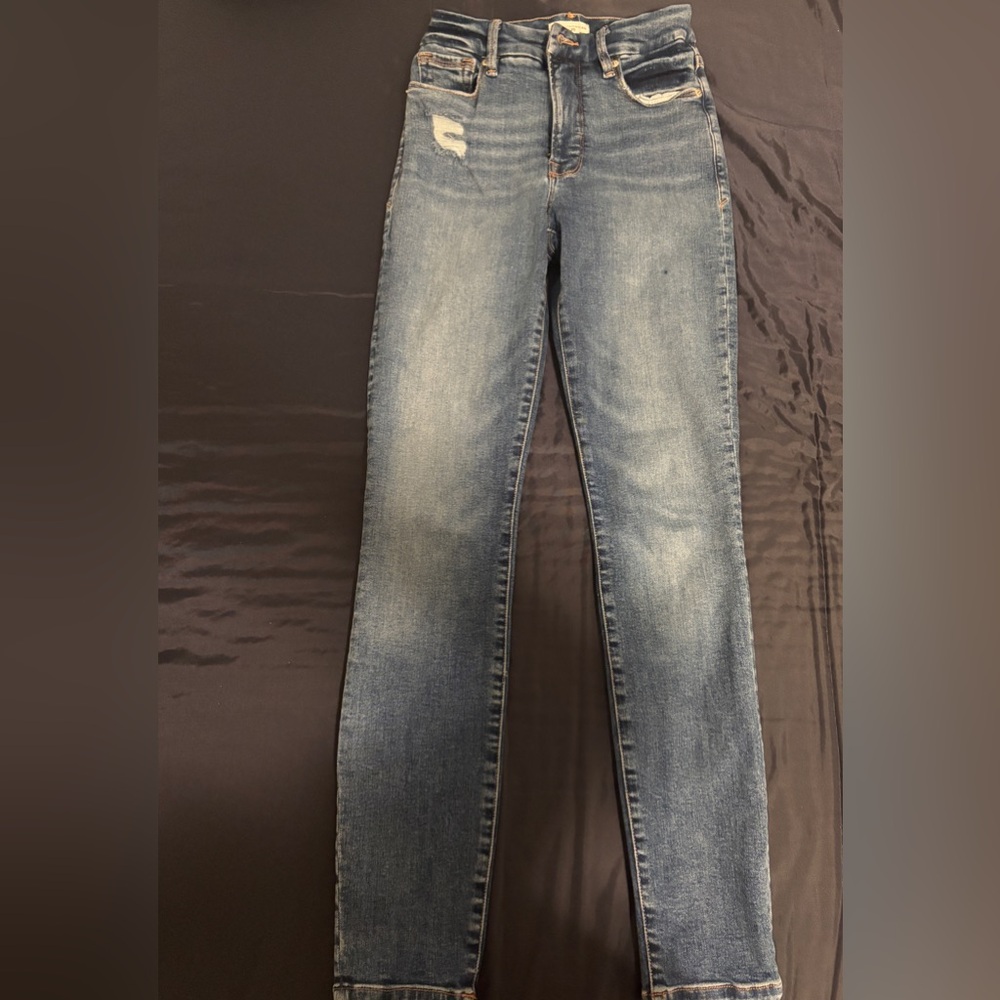 Good American Classic Slim Straight Jeans